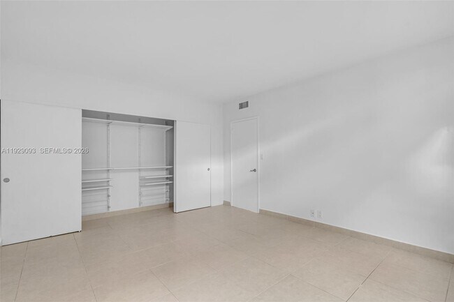 Building Photo - 121 Crandon Blvd