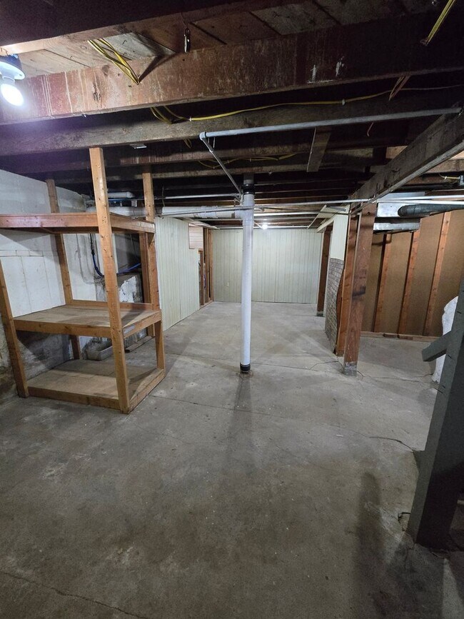 Building Photo - 2-bedroom Bungalow with Spacious Kitchen, Large Covered Porch and Large Garage
