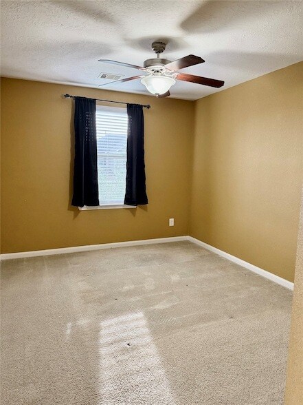 Building Photo - 16010 Limestone Lake Dr