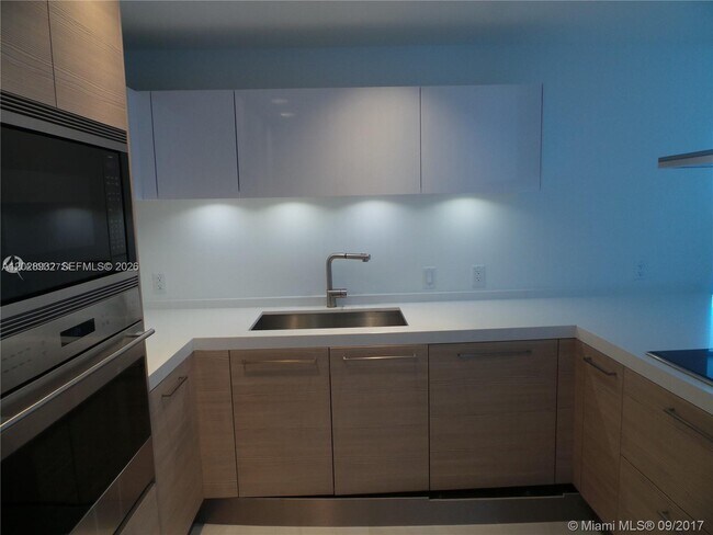 Building Photo - 17111 Biscayne Blvd