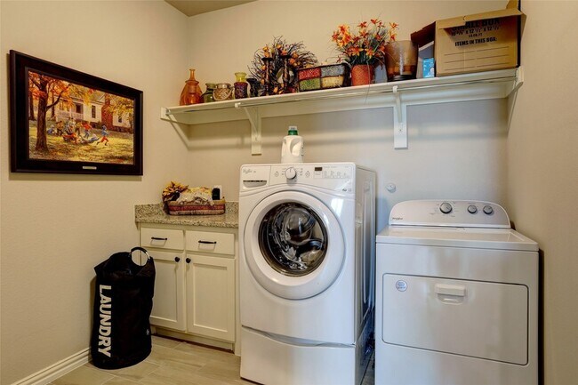 Building Photo - 207 Michael Dr