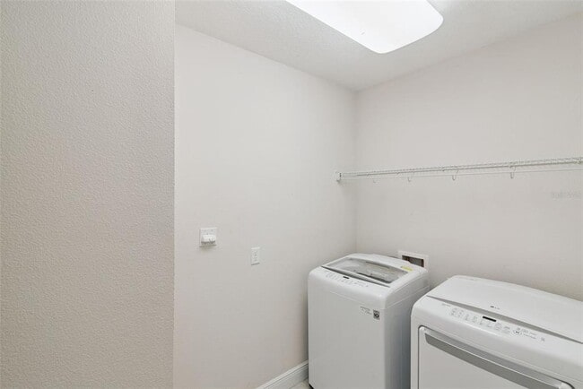 Building Photo - 8884 Bismarck Palm Dr