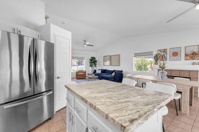 Building Photo - 79200 Violet Ct