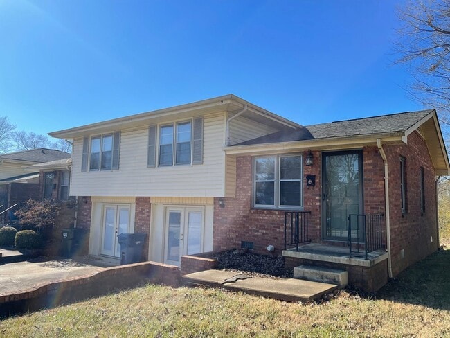 Building Photo - Charming 2-Bedroom Apartment – February Move-In Available!