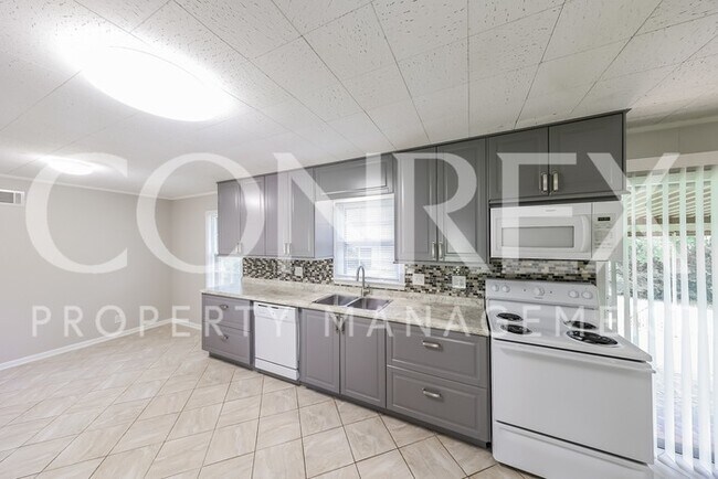 Building Photo - Great Back Porch!