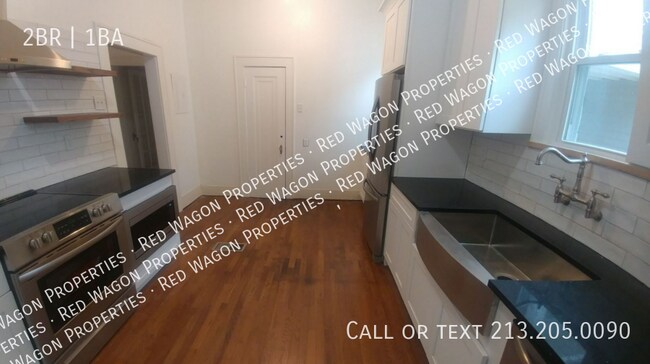 Building Photo - 411 W Mistletoe Ave