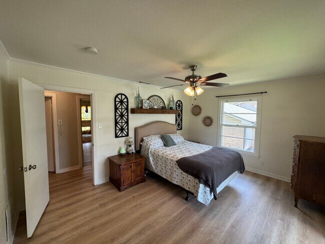 Building Photo - Coming Soon: Spacious 3 Bedroom 2 Bath-Hom...