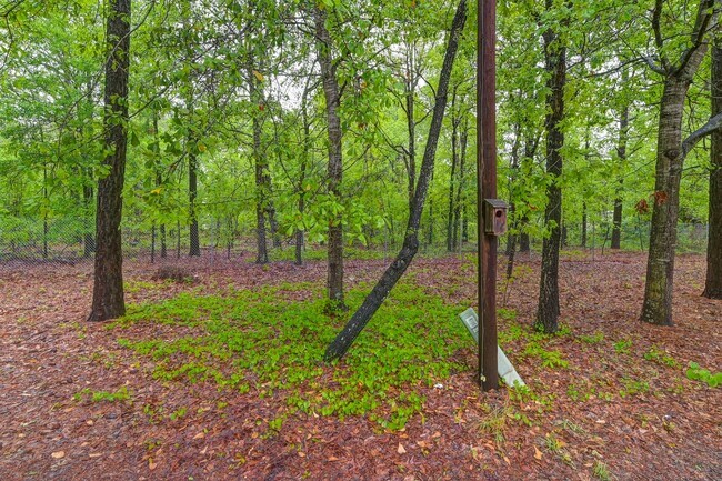 Building Photo - 2 bedroom, 1.5 bath home for rent in the h...