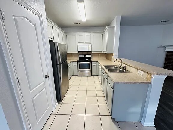 Building Photo - 5728 Swords Dr