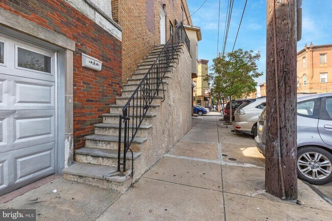 Building Photo - 2301 S 16th St