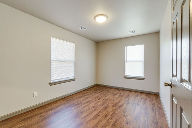 Building Photo - 2412 NW 40th St