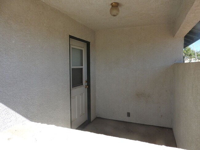 Building Photo - K-1022