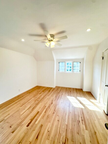 Building Photo - 2106 S Beverly Glen Blvd