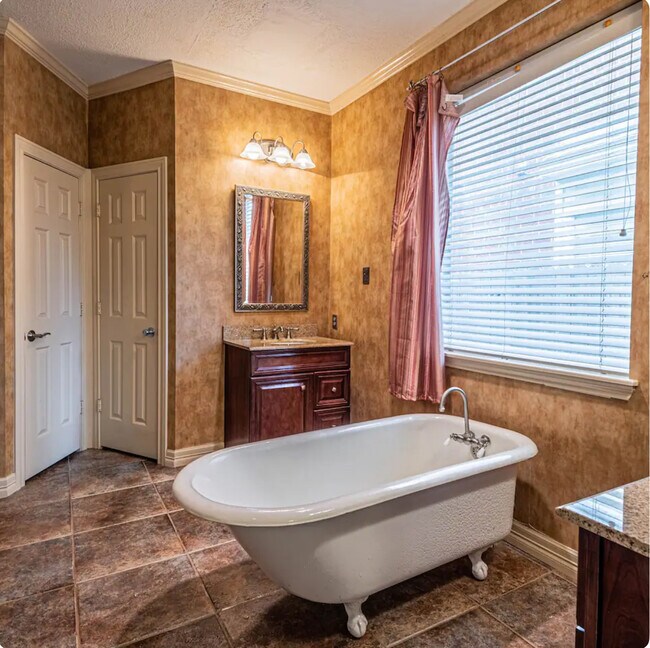 Building Photo - 3206 Chapel Bend Dr