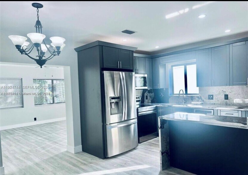 Building Photo - 3110 SW 19th Ter