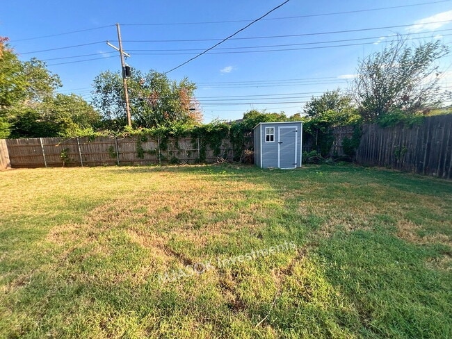 Building Photo - 4 Bedroom Home in Lawton — Available Now