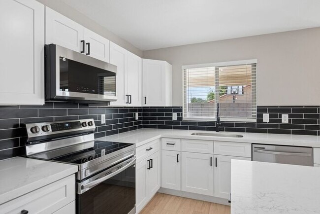 Building Photo - 40130 N Costa Del Sol Dr