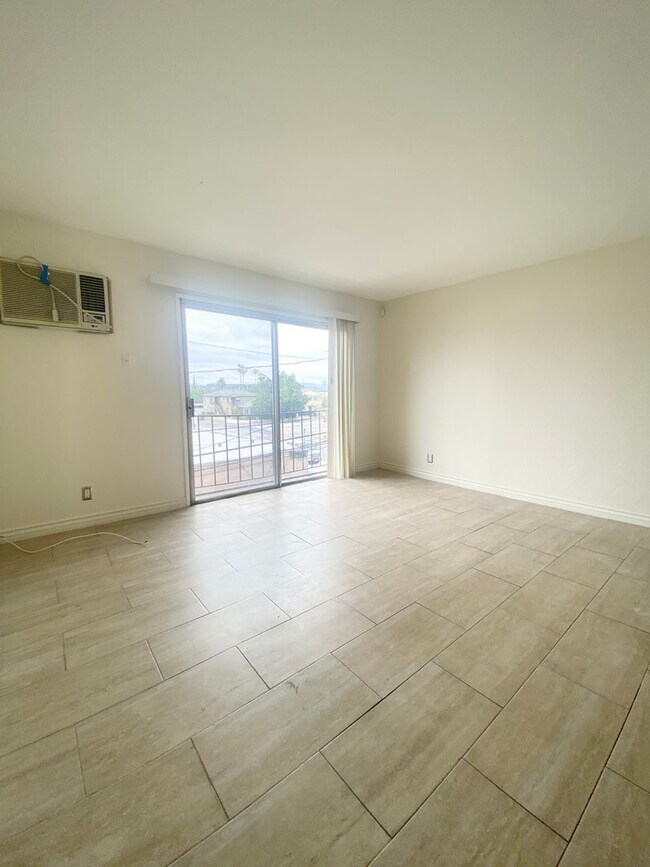 Building Photo - 16046 Wyandotte St