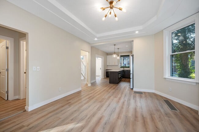 Building Photo - NORTHSIDE RARE GEM - FULLY RENOVATED 5+ BE...
