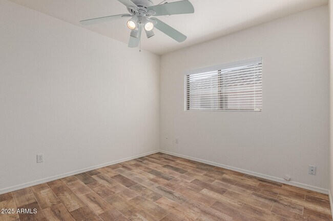 Building Photo - 10537 W Donald Dr