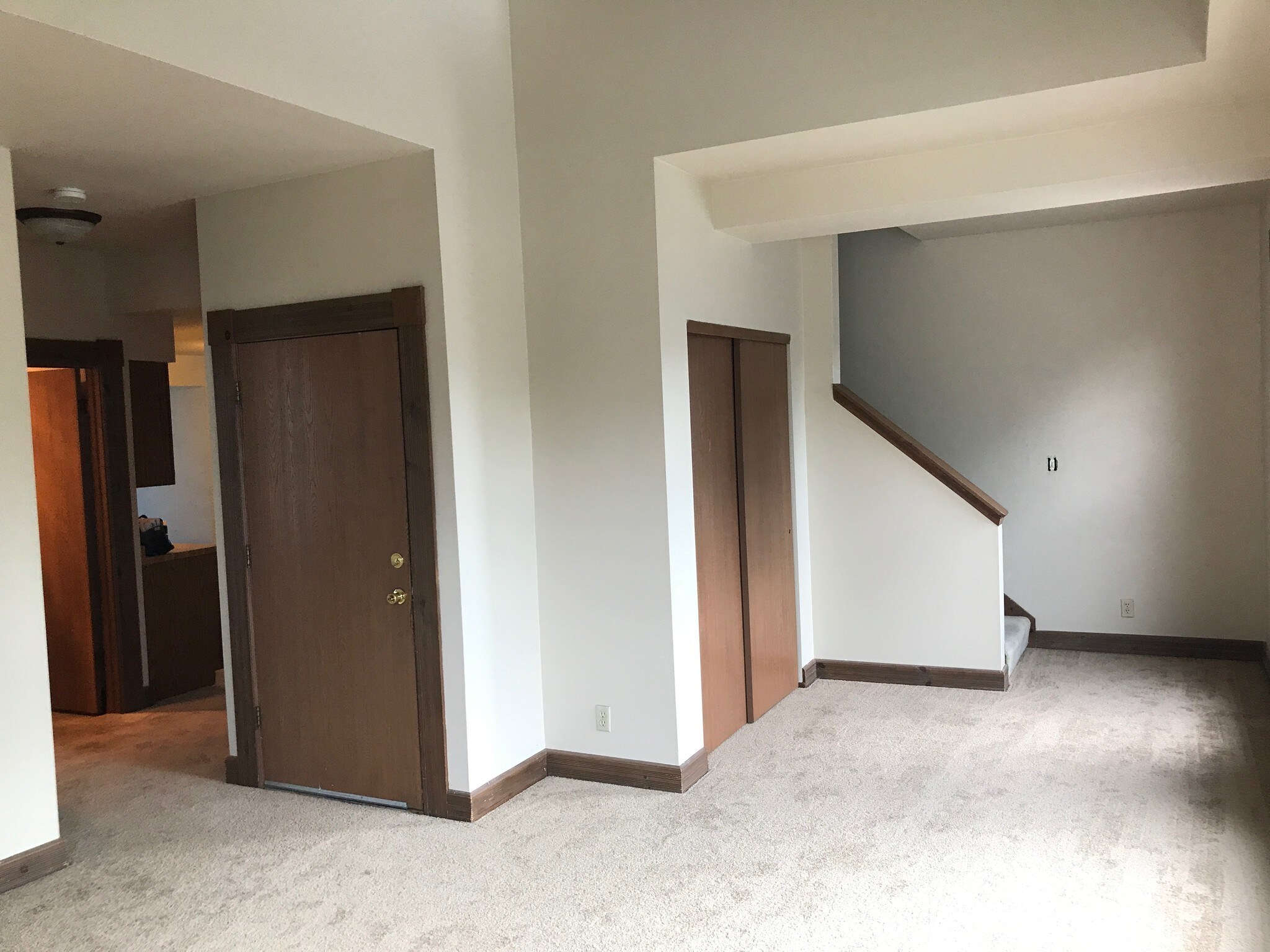Vaulted Ceilings - 2597 N Murray Ave