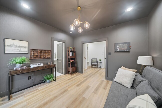 Building Photo - 1307 E 27th St