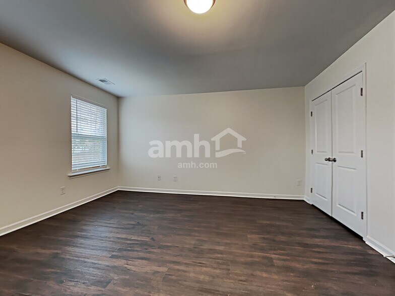 Building Photo - 465 Whispering Breeze Ln