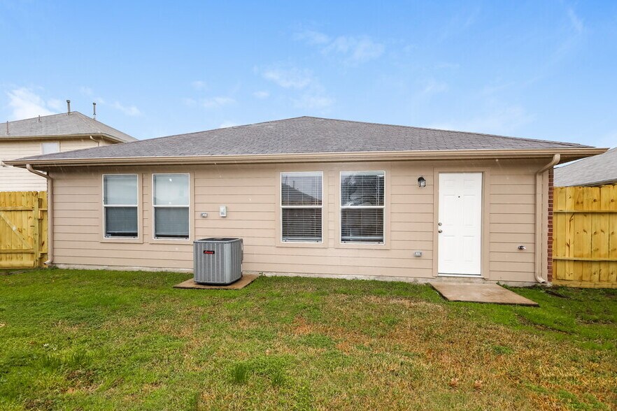 Building Photo - 12254 Lavon Dr