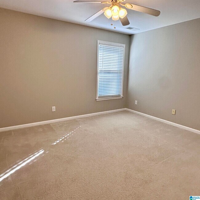 Building Photo - 5982 Valley Way