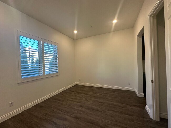 Building Photo - Luxury Estate in Exclusive Gated Community of Orchard Hills