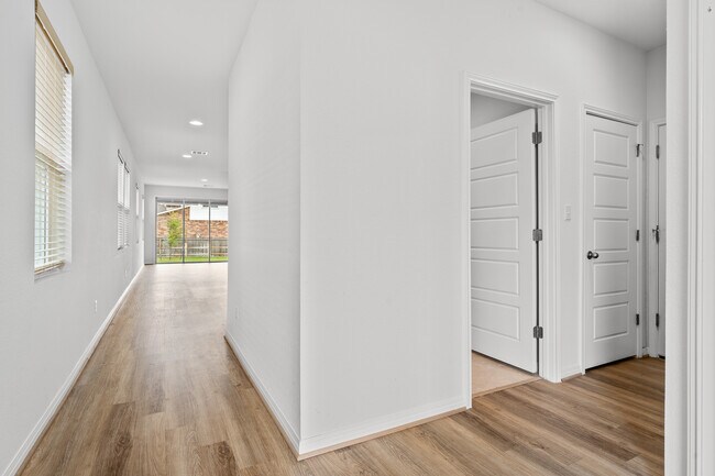 Building Photo - 448 Chaste Tree Dr