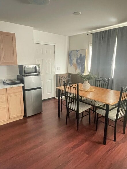 Building Photo - 7001 Sherwood Ave