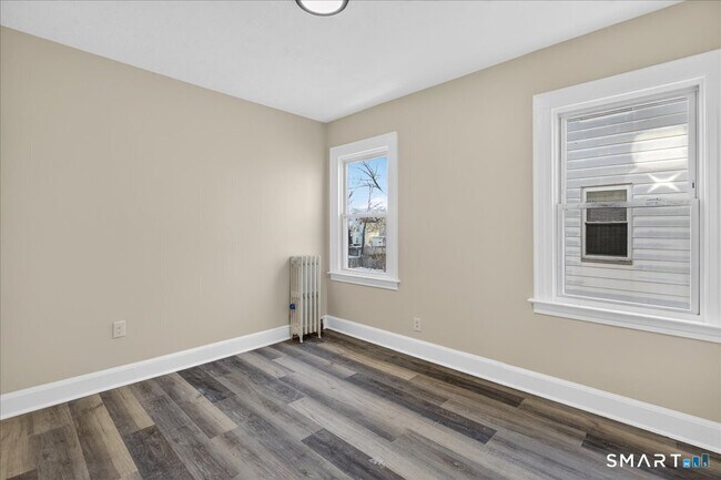 Building Photo - 38 Bristol St