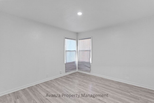 Building Photo - Fresno Mayfair District - 3 Bedroom Home  1 Year Lease