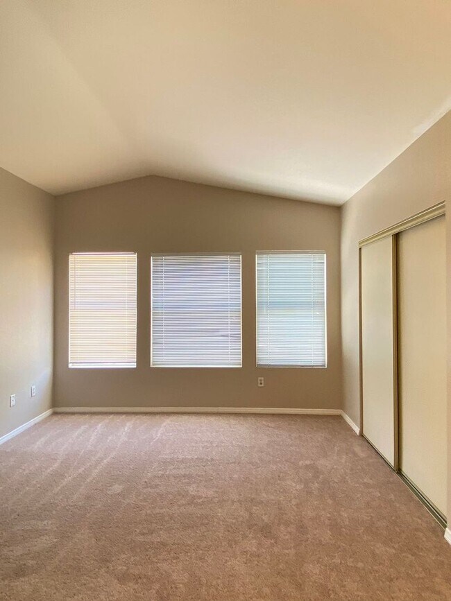 Building Photo - 1425 Spice Sky Dr