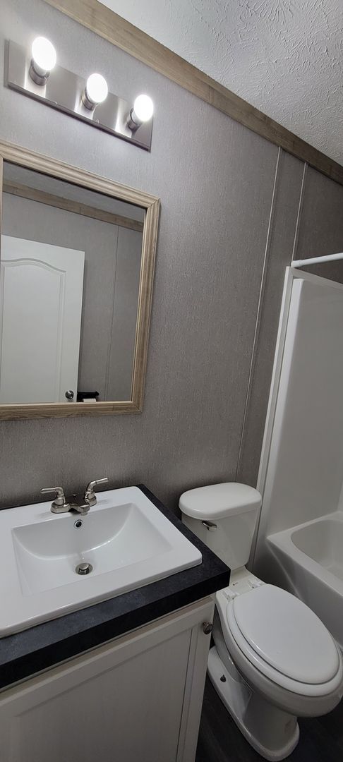 Building Photo - Very nice 3 bedroom/2 bath mobile home in Willow Oak Mobile Home Park in Keithville!