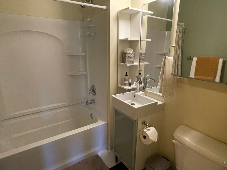 Building Photo - 2915 2nd Ave S