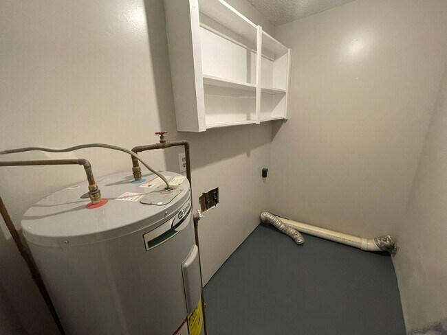 Building Photo - Renovated 3 bedroom 1 bathroom house