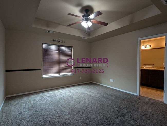 Building Photo - Beautiful 3 Bedroom House with Fenced in Y...