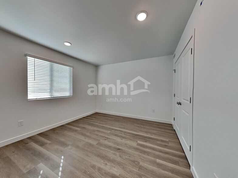Building Photo - 4507 S 97th Dr