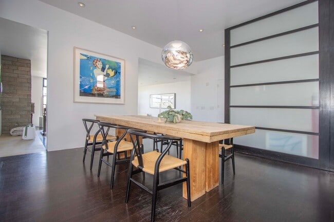 Building Photo - Stunning 4Bed/2.5ba Condo in Pacific Heights