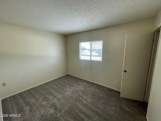 Building Photo - 613 N Pioneer Cir