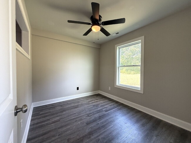 Building Photo - "Charming 2-Bed, 2-Bath Duplex Retreat in New Market's Idyllic Setting!"