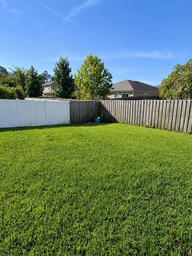 Building Photo - 204 Hayworth Ct