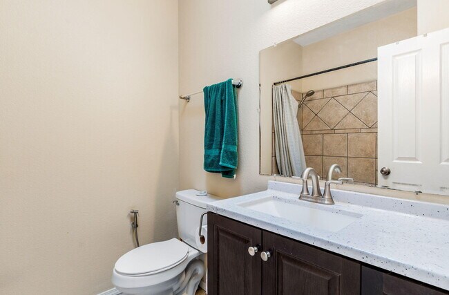 Building Photo - 1221 Paisano St NE