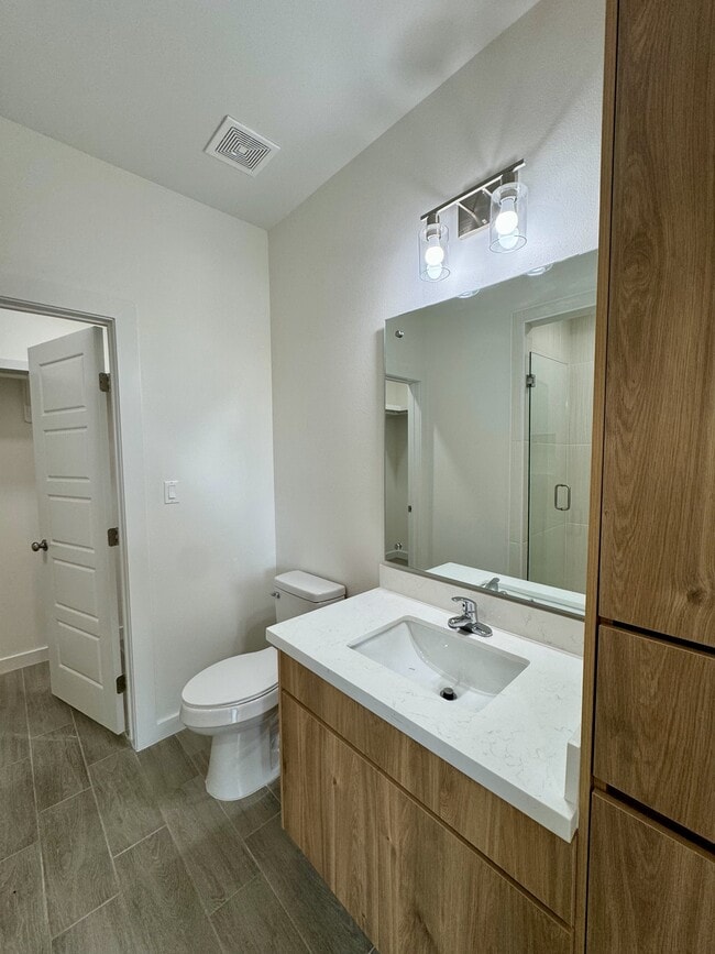 Building Photo - 1308 W Platinum Dr