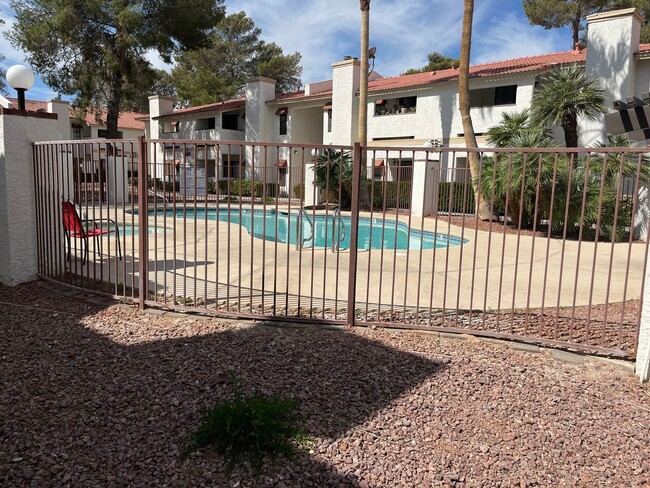 Building Photo - Experience easy living in this bright and ...