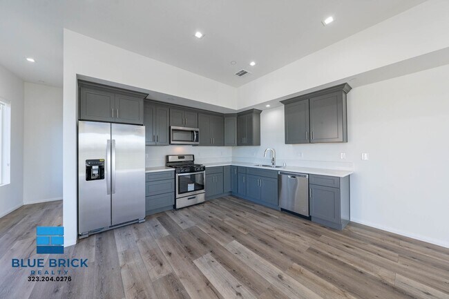 Building Photo - 5239-5241 Huntington Dr -