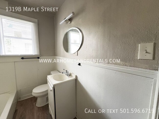 Building Photo - 1319B Maple Street-