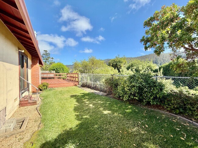 Building Photo - Renovated 3bed/2bath Linda Mar Rancher